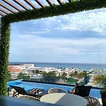 Ocean View From The Rooftop Pool Only One Block To The Beach Studio For 2
