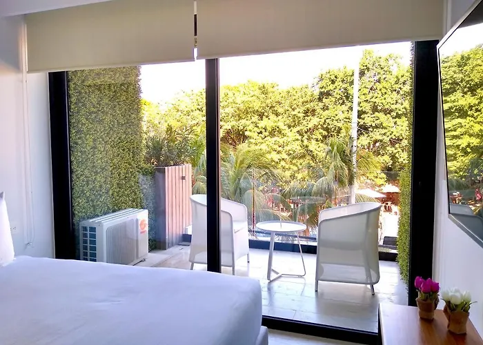 Ocean View From The Rooftop Pool Only One Block To The Beach Studio For 2