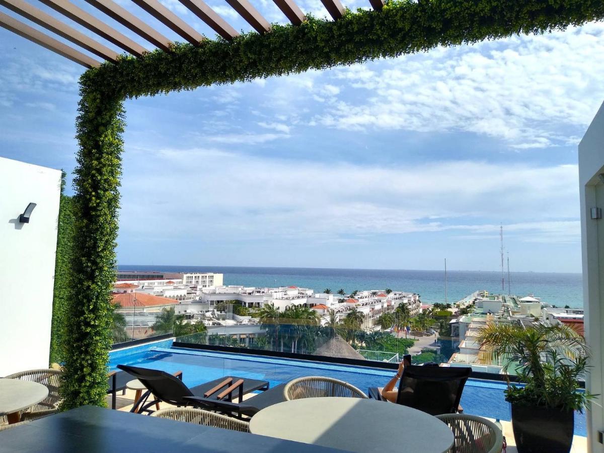 Ocean View From The Rooftop Pool Only One Block To The For 2 * Playa del Carmen