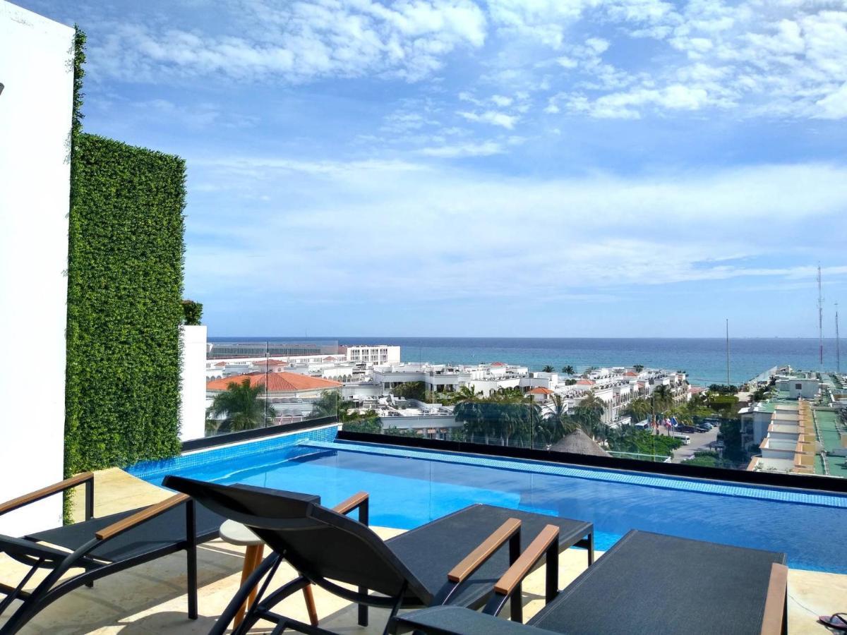 Ocean View From The Rooftop Pool Only One Block To The For 2 Apartamento Playa del Carmen